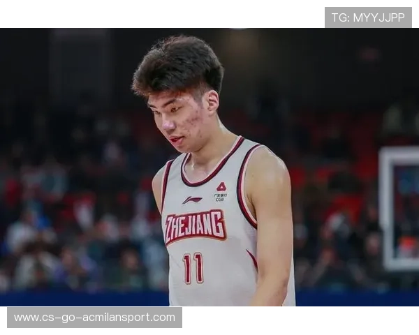 全运会明日打响球迷惊喜邂逅男篮中锋余嘉豪现身北京机场 全运会明日打响球迷惊喜邂逅男篮中锋余嘉豪现身北京机场