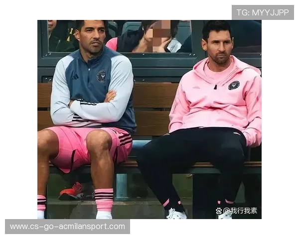 C罗赛后满脸笑容带队谢场 亲手将球衣赠送热情球迷 C罗赛后满脸笑容带队谢场 亲手将球衣赠送热情球迷