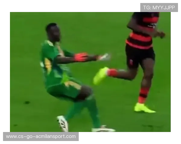 OD资讯:土超惊险一幕 埃德森差点将水杯踢回看台,埃德森助攻 OD资讯:土超惊险一幕 埃德森差点将水杯踢回看台,埃德森助攻