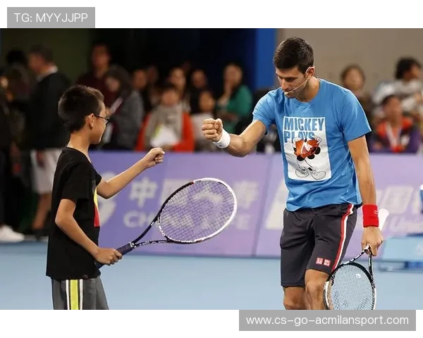 网球少年被球砸头仍能反抽制胜