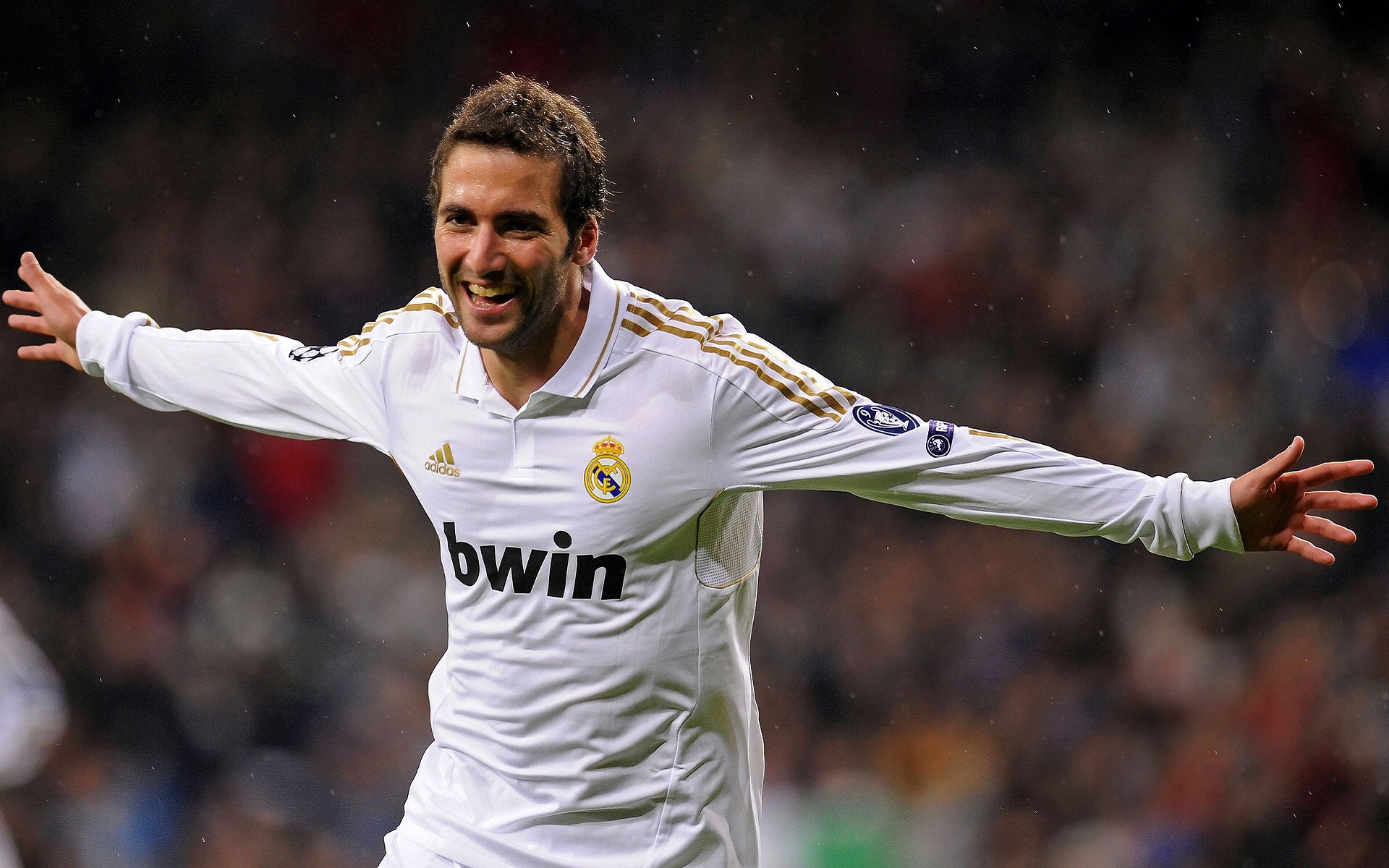 凯蒂·莱德基稳健掌控比赛节奏，凯蒂芬得莱